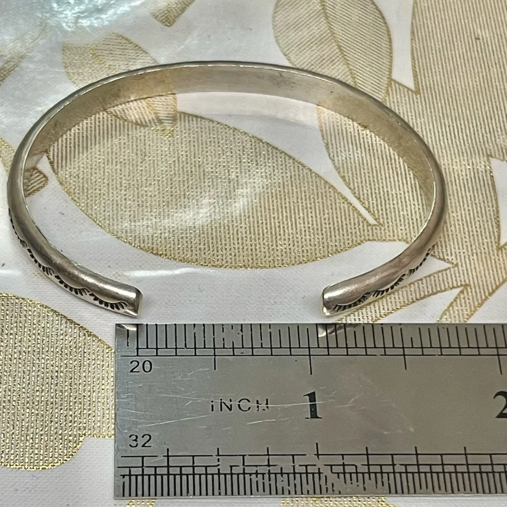 VTG Sterling Silver Cuff Bracelet Rope Accent 17 G 5.5” Sz About 5”